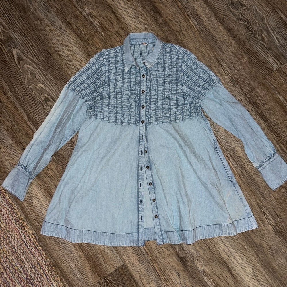 Free People Denim Find Me Now Mini Dress Buttons Smocked Glacier Blue S NWT - Picture 2 of 6